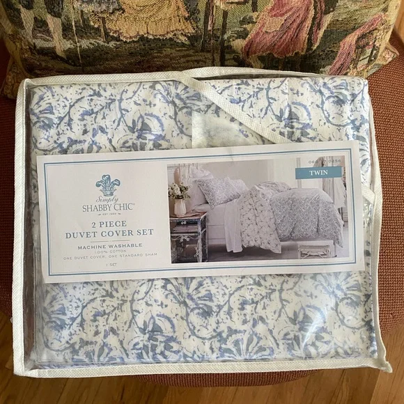 New in package Simply shabby Chic by Rachel Ashwell 2 piece duvet set Twin size